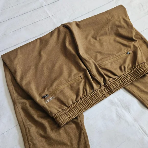 Vuori Sunday Performance Jogger Brown Mustard Mens Active Workout Athleisure - Picture 4 of 5
